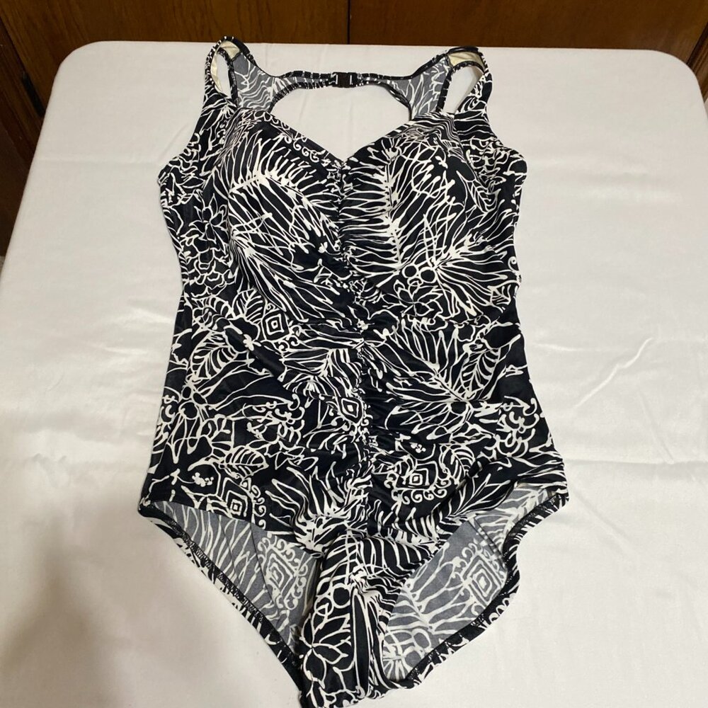 NWOT It Figures! One Piece Ruched Front A10291 24 Black Swimsuit